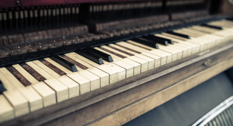 Piano bar