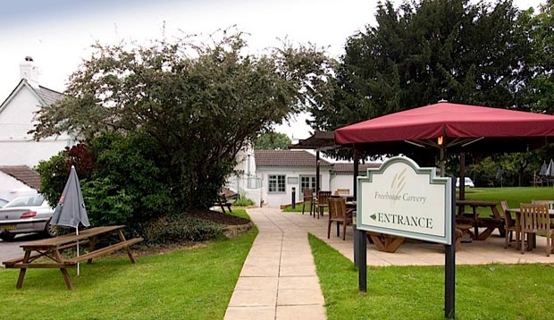 Exterior at Premier Inn Taunton Ruishton (M5, J25) showing outdoors restaurant area