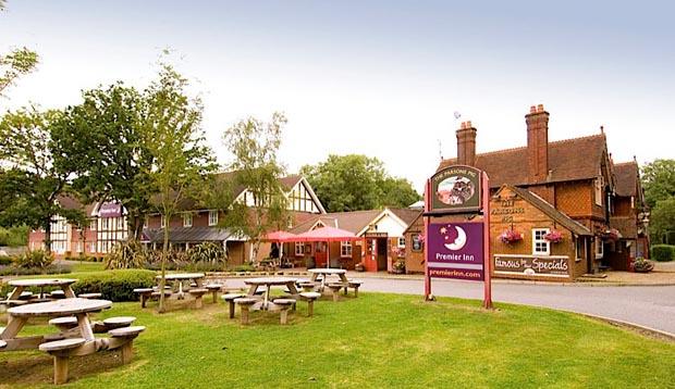 Outdoors dining area at Premier Inn Hotel London Gatwick Airport East (Balcombe Road)