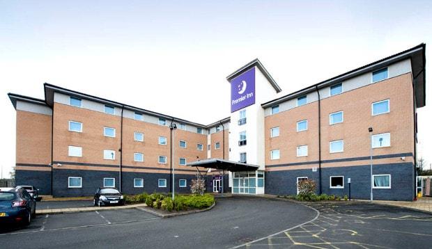 Exterior of Premier Inn Glasgow Braehead