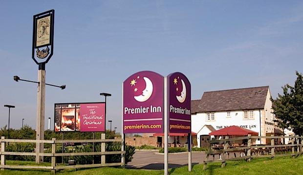 Surrounding area and exterior at Premier Inn Gloucester (Barnwood)