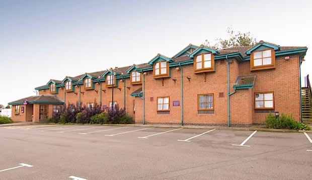 Exterior at Premier Inn Leicester South (Oadby) hotel with car park view