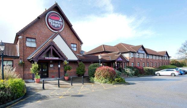 Exterior of restaurant at Premier Inn Mansfield hotel showing car park