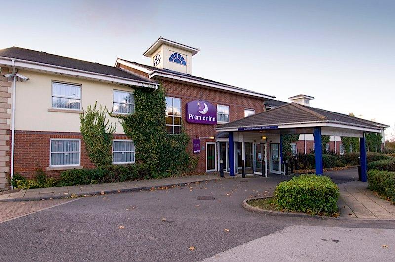 Exterior of Premier Inn Rugby North (Newbold) showing reception