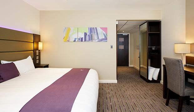 premier travel inn edinburgh