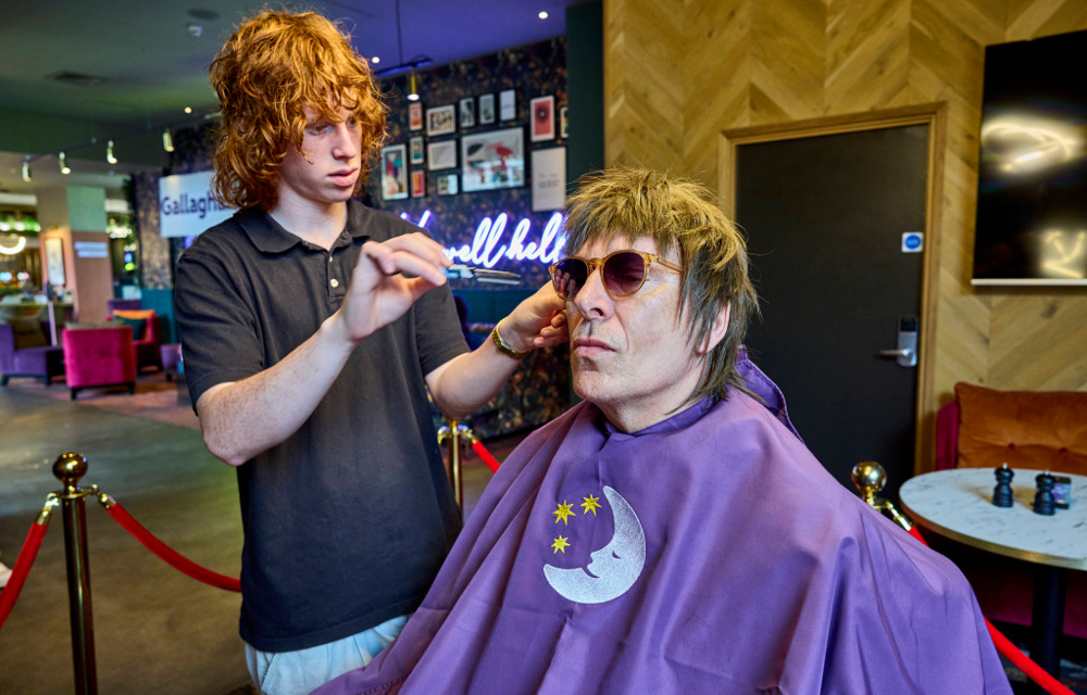 Gallaghairs – Oasis fans get supersonic haircuts ahead of Heaton Park gig