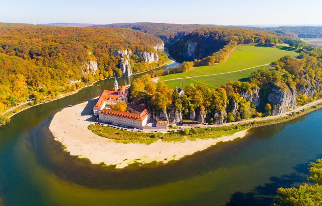 Kloster Weltenburg von der Donau aus