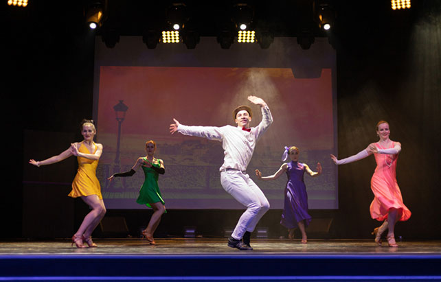 Musical Vorstellung Tanzperformance auf der Bühne