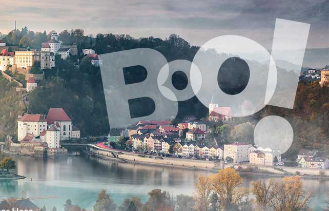 Nebliges Passau an Halloween