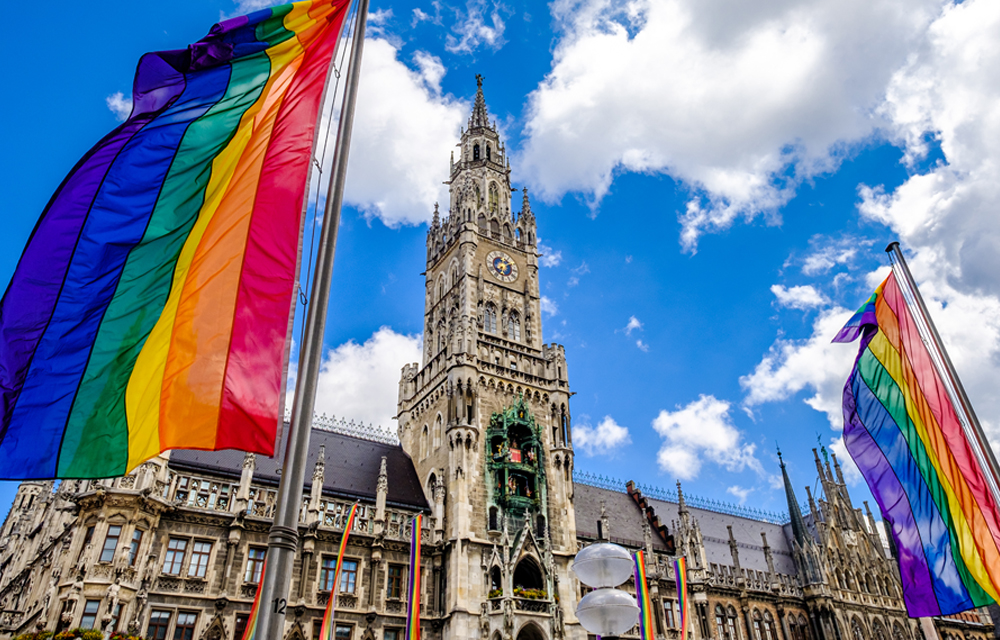 Flagge zeigen am Rathaus München