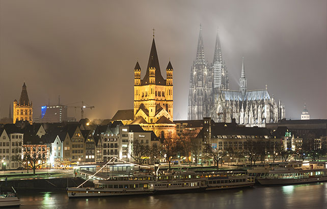 Kölner Dom im Nebel
