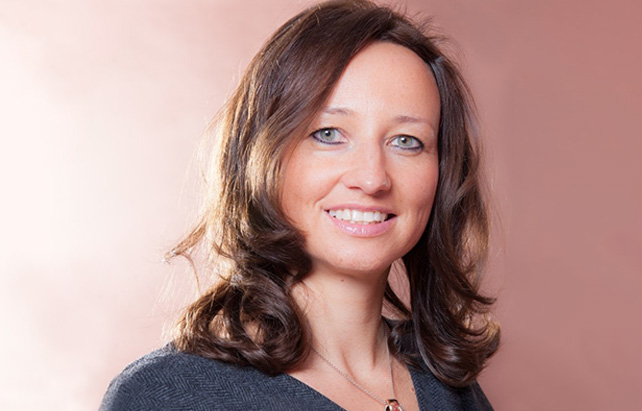 Home Office und mobiles Arbeiten: In diesem Videokonferenz Knigge zeigt euch Kerstin, worauf ihr als Initiator und Teilnehmer einer Online Besprechung achten solltet