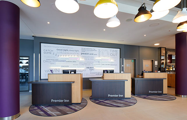Premier Inn Mannheim City Centre Rezeption