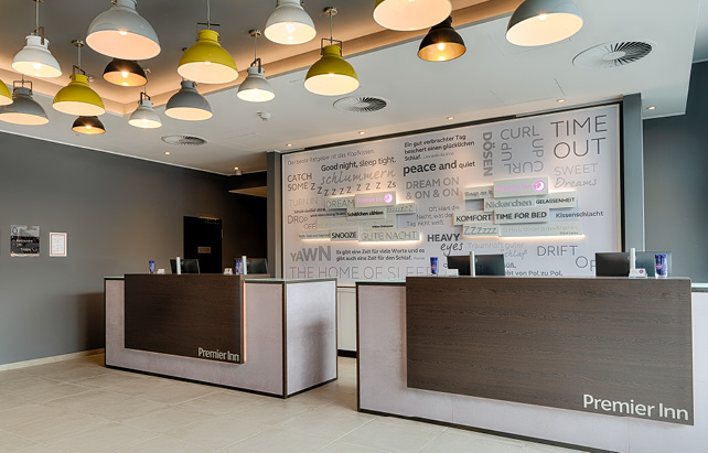 Premier Inn Hamburg City Klostertor Rezeption