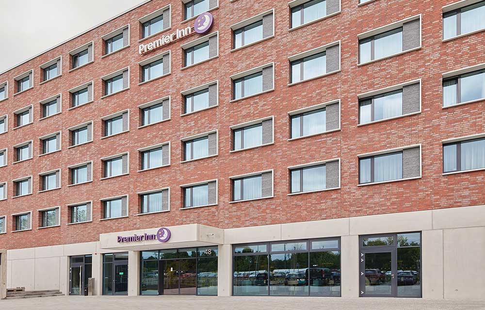 Außenansicht Premier Inn Karlsruhe Am Wasserturm