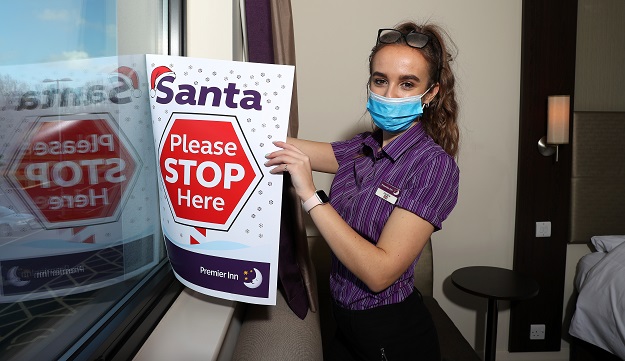 18.12.2020 | Feierliche Nachrichten zu Weihnachten: WHO bestätigt Immunität des Weihnachtsmannes gegen COVID-19 & erteilt Reiseerlaubnis – Premier Inn überreicht ihm Generalschlüssel für alle Hotels