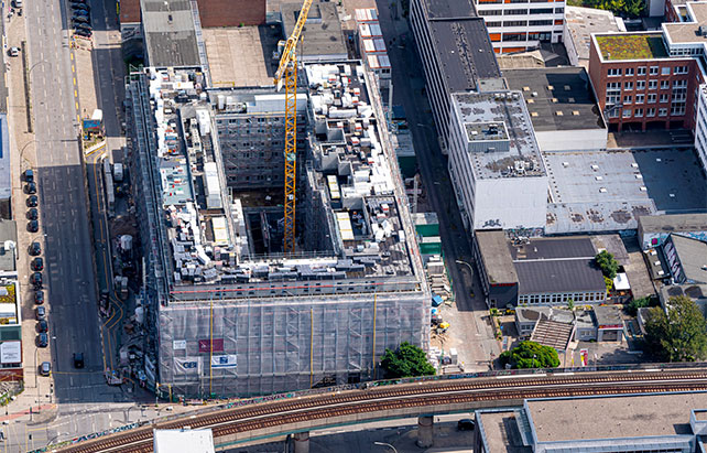 06.09.21 | Mit dem Richtfest starten die Projektentwickler GBI und NORD PROJECT in Hamburgs City-Süd in die letzte Bauphase für 54 Stadtwohnungen und zwei Hotels der Marken the niu und Premier Inn