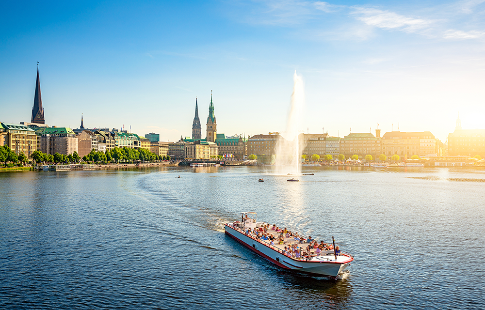 Fahrt auf der Alster