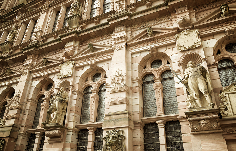 Galerie an der Fassade