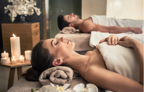 Frau & Mann im Spa
