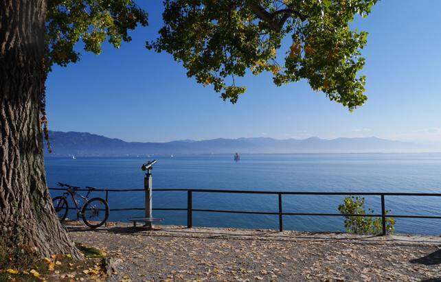 Lindau Wasserfront an einem sonnigen Herbsttag