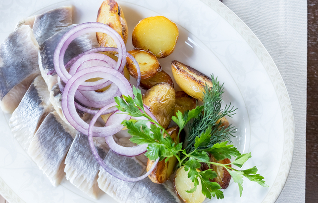 Hering mit Bratkartoffeln