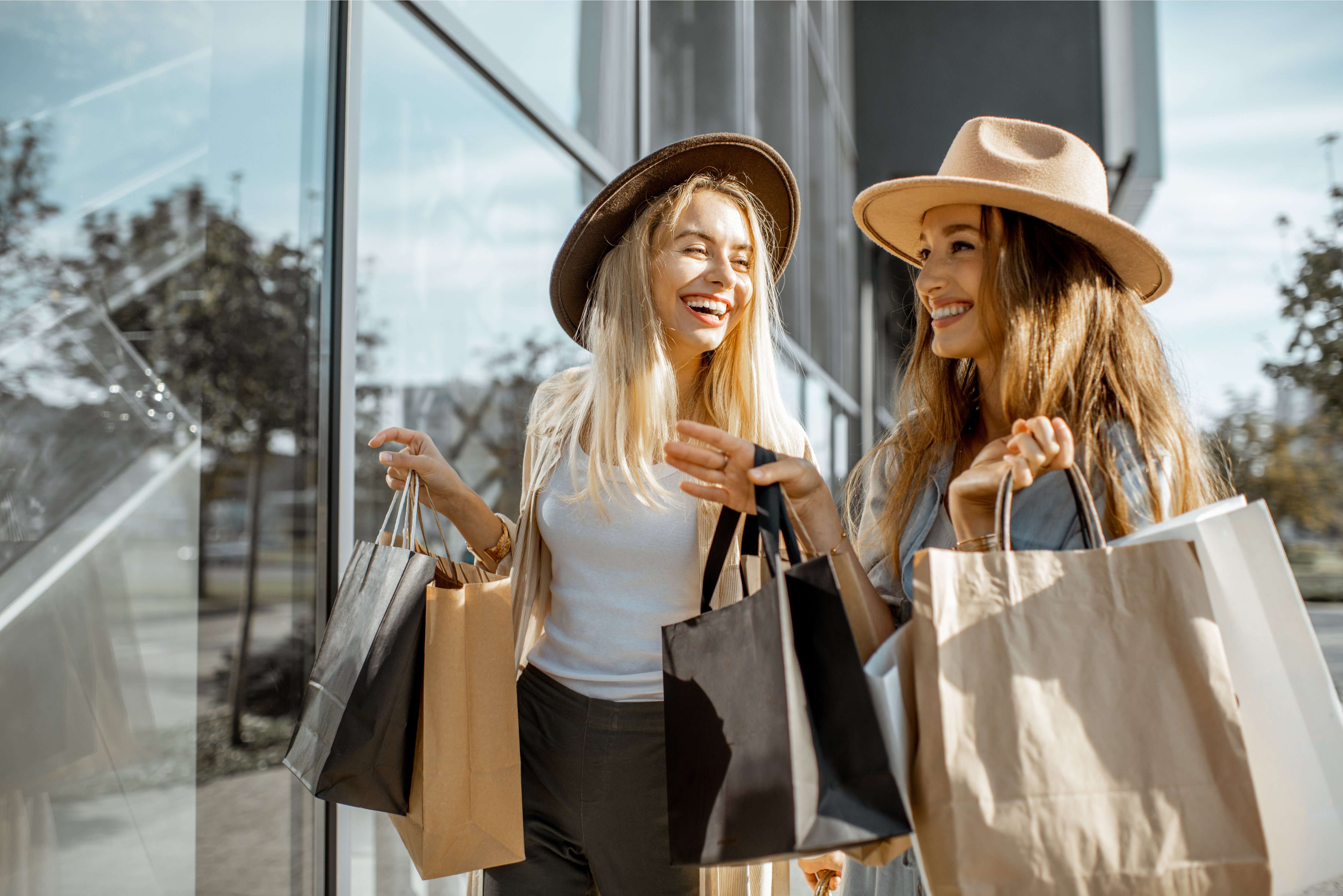 Freundinnen auf Shoppingtour