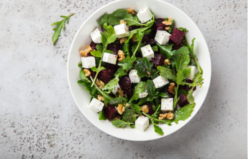 Rüben-Arugula-Fetakäse-Walnusssalat