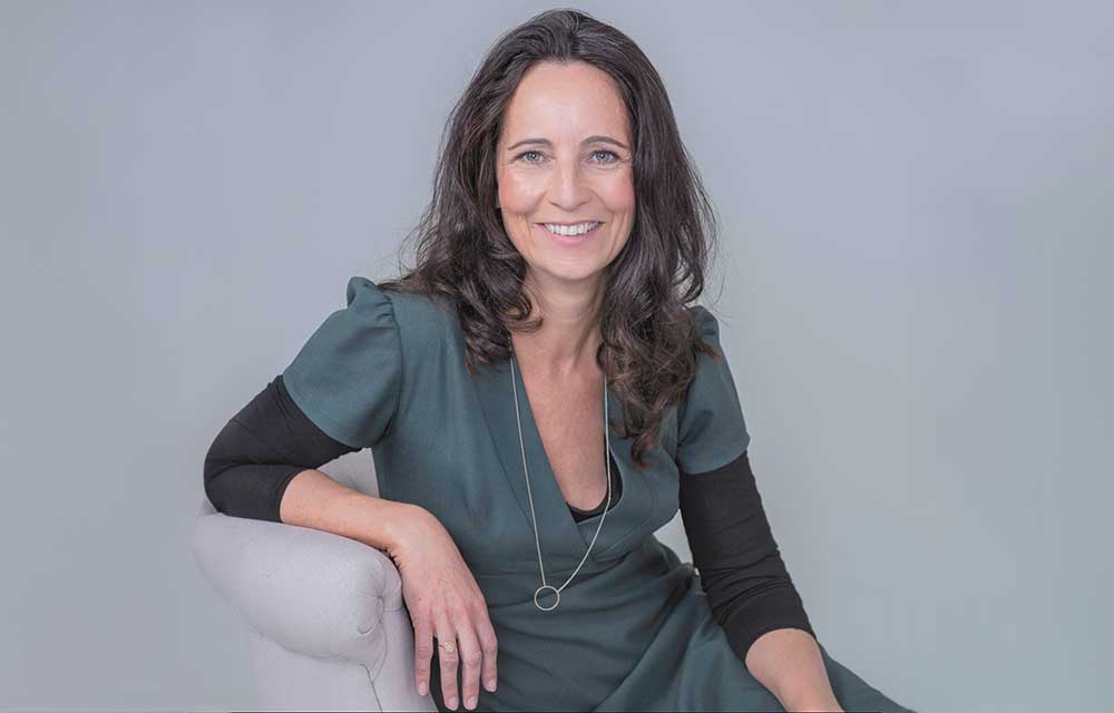 Anja Mönnich atmet fürs Einschlafen den Stress weg