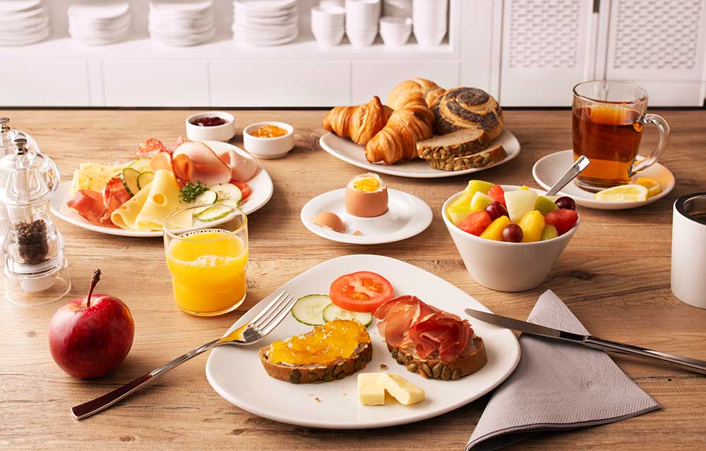 Nach dem Aufstehen: reichhaltiges Frühstücksbuffet