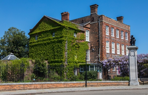 Hollytrees Museum