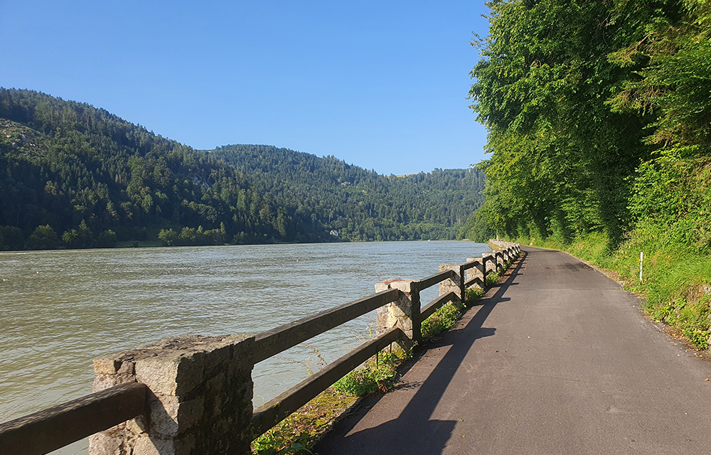 Panorama des Donauradwegs in Österreich