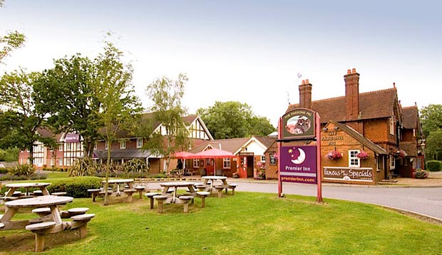 Outdoors dining area at Premier Inn Hotel London Gatwick Airport East (Balcombe Road)