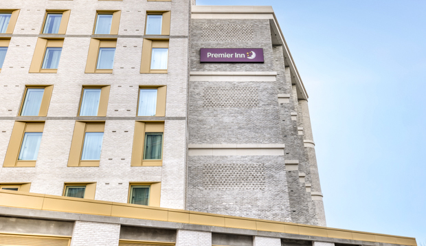 premier travel inn near gloucester