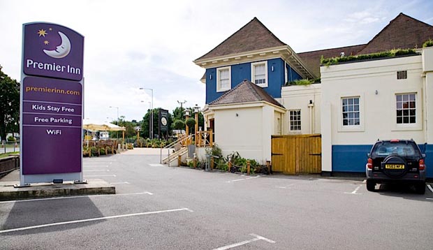 Exterior of Premier Inn Dunstable Luton