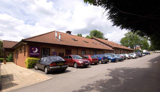 Exterior and car park at Premier Inn Epsom North