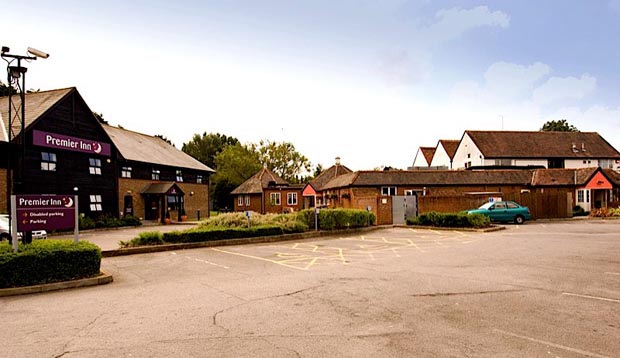 Exterior of Premier Inn Farnborough West (Southwood)