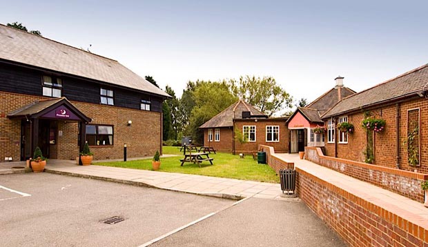 Exterior of Premier Inn Farnborough West (Southwood)