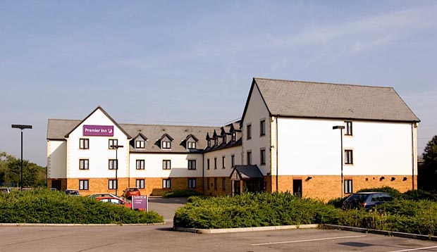 Exterior at Premier Inn Gloucester (Barnwood) showing car park