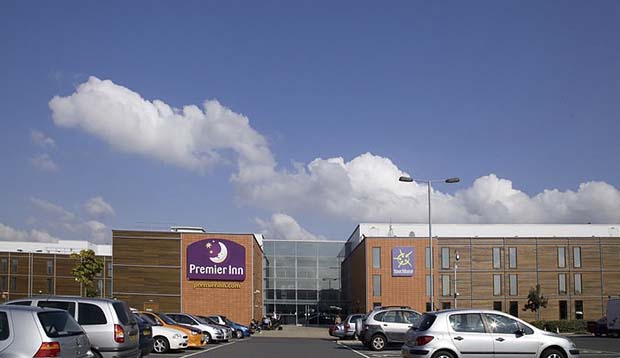 London Heathrow Airport Bath Road hotel Premier Inn