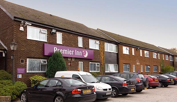 Exterior of Premier Inn Knutsford (Bucklow Hill) with car park