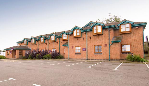 Exterior at Premier Inn Leicester South (Oadby) hotel with car park view