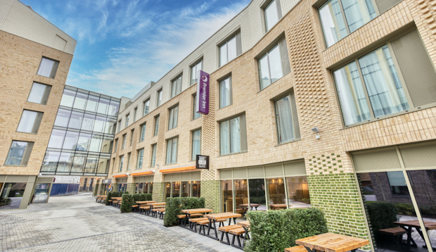 Guide to staying at Premier Inn Hotel Southwark. Great amenities and close to many of London's top attractions. What more can one ask for?