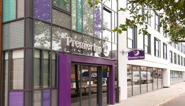 Exterior at Premier Inn London Richmond