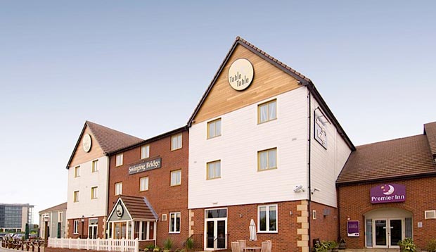 coach house premier inn trafford centre
