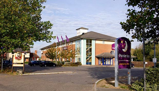 Exterior of Premier Inn Reading (Caversham Bridge)