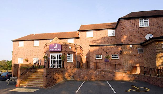Exterior of Premier Inn Redditch West (A448)