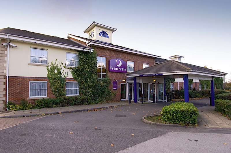 Exterior of Premier Inn Rugby North (Newbold) showing reception
